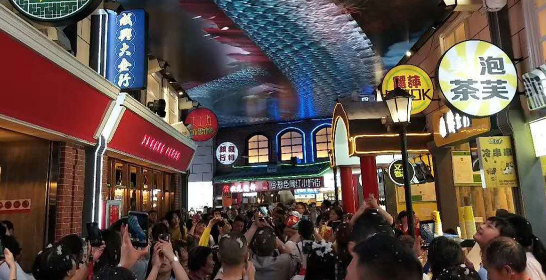 中潤光電案例-貴陽結(jié)廬地鐵站,中山西路特效天幕 中潤光電案例-貴陽結(jié)廬地鐵站,中山西路特效天幕