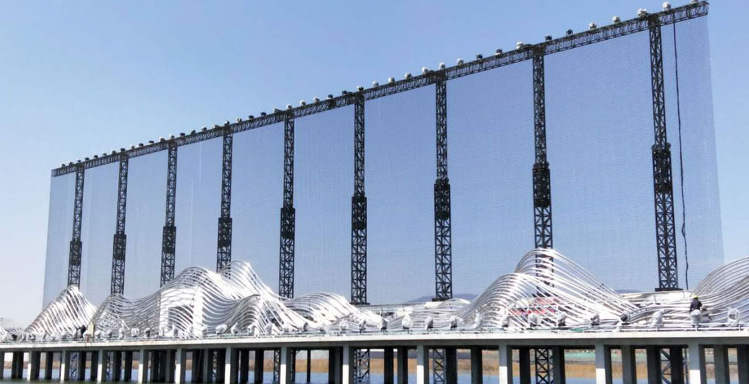 中潤光電案例-山西晉陽湖2000平米LED升降網(wǎng)格屏 中潤光電案例-山西晉陽湖2000平米LED升降網(wǎng)格屏